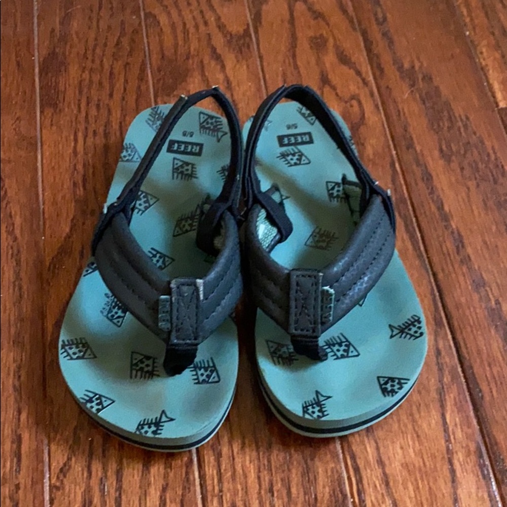 Reef little boys flip flops size 5/6